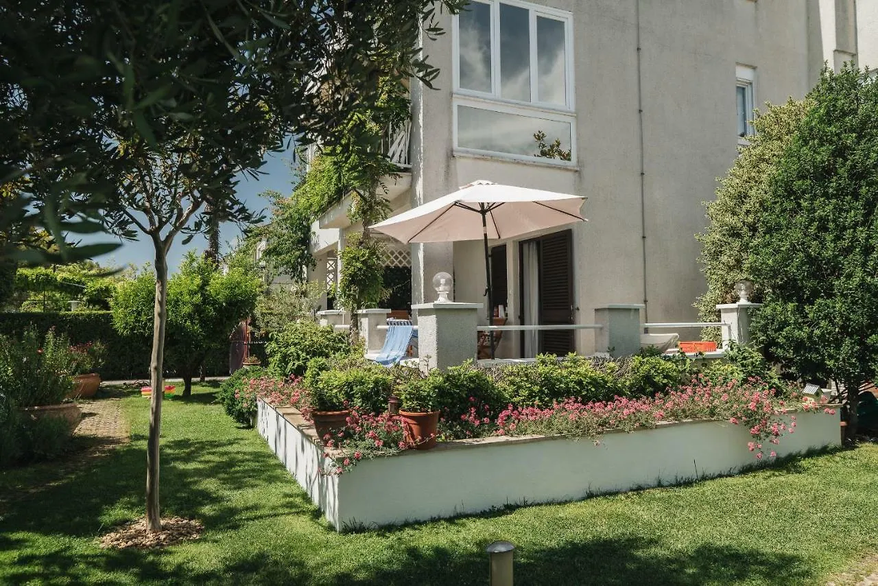 Apartments Lucija Zadar 0*,